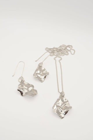 LAVER Necklace