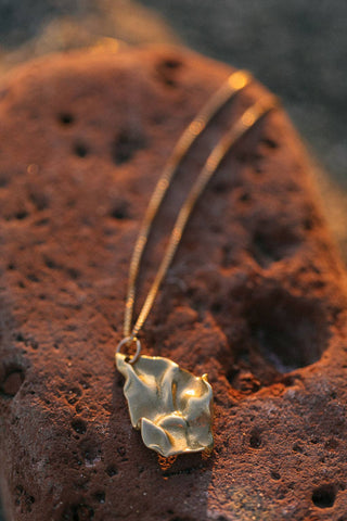 LAVER Necklace