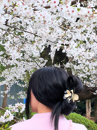 Solar Eclipse Handmade Origami Magnolia Flower Claw Hair Clip-Cream/Black